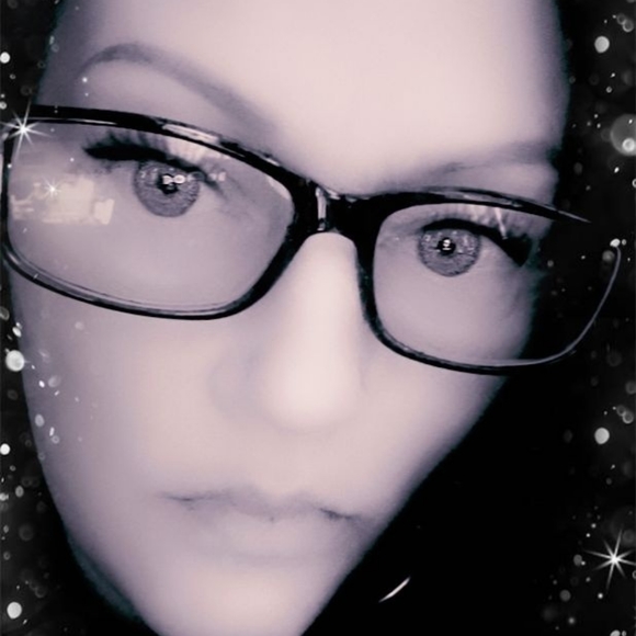 Meet your Posher, Jessica - Picture 2 of 3